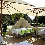Hotel Logis - Le Pont Bernet - 2 Etoiles Et Restaurant 3*