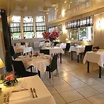 Hotel Logis - Le Pont Bernet - 2 Etoiles Et Restaurant