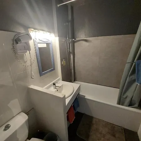 Logis - Le Pont Bernet - 2 Etoiles Et Restaurant فندق 3*