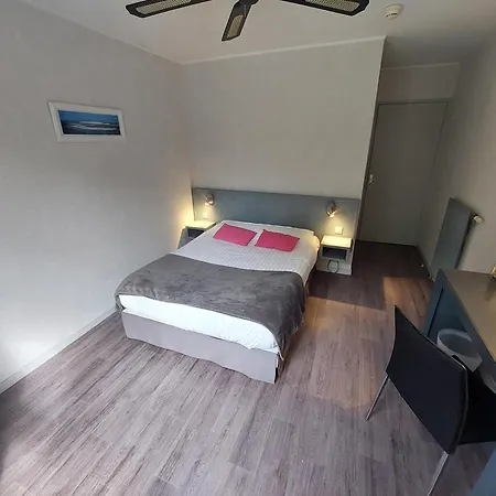 فندق Logis - Le Pont Bernet - 2 Etoiles Et Restaurant Le Pian-Médoc