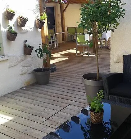 Logis - Le Pont Bernet - 2 étoiles Et Restaurant Le Pian-Médoc