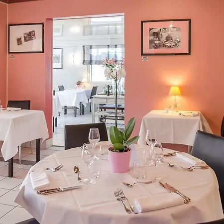 فندق Logis - Le Pont Bernet - 2 Etoiles Et Restaurant Le Pian-Médoc