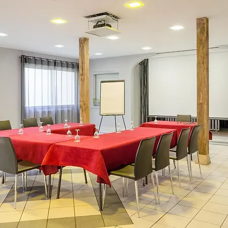 Logis - Le Pont Bernet - 2 Etoiles Et Restaurant