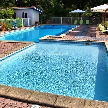 Logis - Le Pont Bernet - 2 Etoiles Et Restaurant 3* Le Pian-Médoc