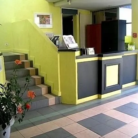 Szálloda Logis - Le Pont Bernet - 2 Etoiles Et Restaurant 3*