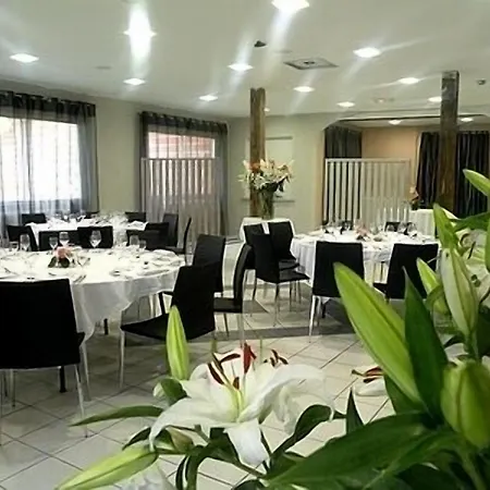 Logis - Le Pont Bernet - 2 Etoiles Et Restaurant