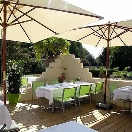 Szálloda Logis - Le Pont Bernet - 2 Etoiles Et Restaurant 3*