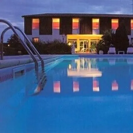 Logis - Le Pont Bernet - 2 étoiles Et Restaurant Hotel 3*
