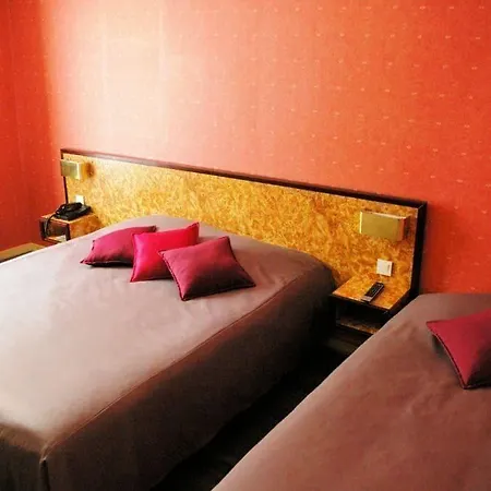 فندق Logis - Le Pont Bernet - 2 Etoiles Et Restaurant