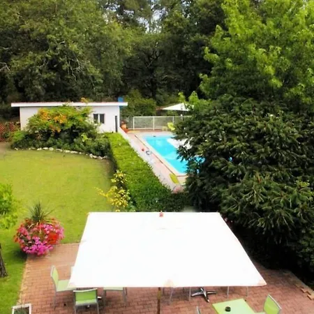 Logis - Le Pont Bernet - 2 Etoiles Et Restaurant Le Pian-Médoc