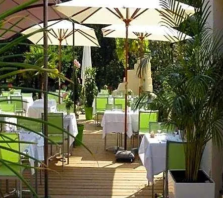 Logis - Le Pont Bernet - 2 Etoiles Et Restaurant 3* Le Pian-Médoc