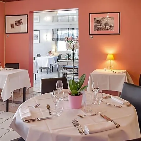 Logis - Le Pont Bernet - 2 étoiles Et Restaurant 3* Le Pian-Médoc