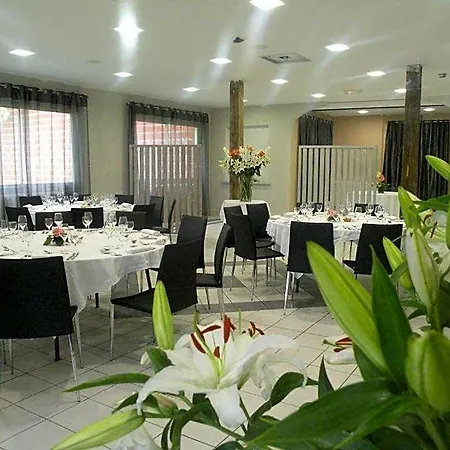 Logis - Le Pont Bernet - 2 étoiles Et Restaurant Hotel