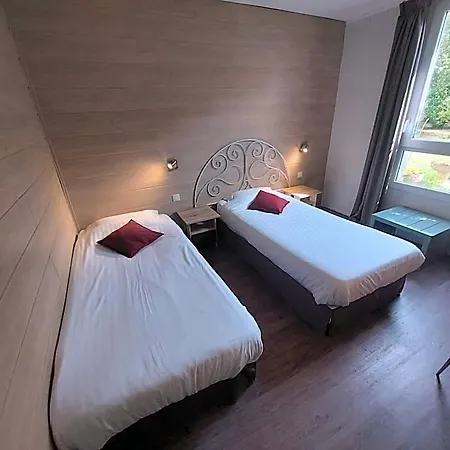Logis - Le Pont Bernet - 2 étoiles Et Restaurant Hotel 3*