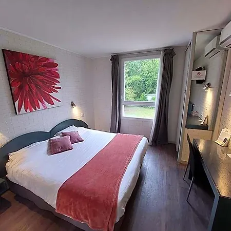Hotel Logis - Le Pont Bernet - 2 étoiles Et Restaurant 3*