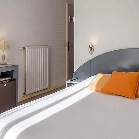 Hotel Logis - Le Pont Bernet - 2 étoiles Et Restaurant 3*