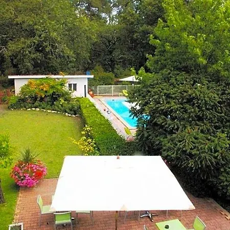 Logis - Le Pont Bernet - 2 étoiles Et Restaurant 3*