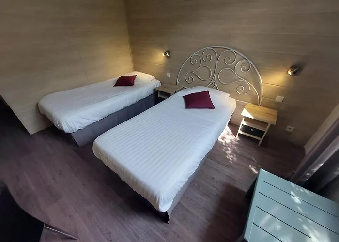 فندق Logis - Le Pont Bernet - 2 Etoiles Et Restaurant