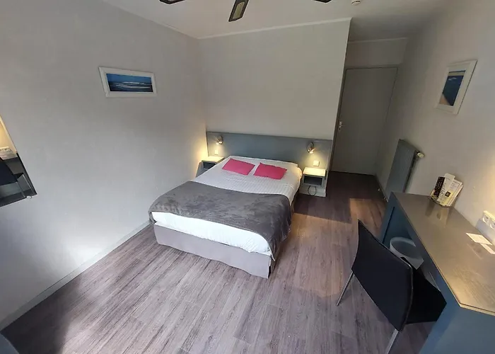 فندق Logis - Le Pont Bernet - 2 Etoiles Et Restaurant Le Pian-Médoc