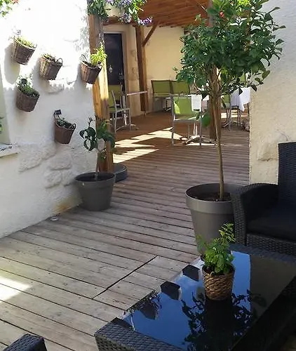 Logis - Le Pont Bernet - 2 Etoiles Et Restaurant Le Pian-Médoc