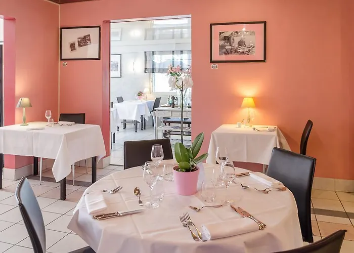 فندق Logis - Le Pont Bernet - 2 Etoiles Et Restaurant Le Pian-Médoc