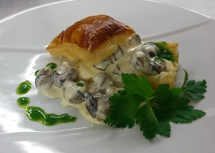 Logis - Le Pont Bernet - 2 Etoiles Et Restaurant Hotell 3*