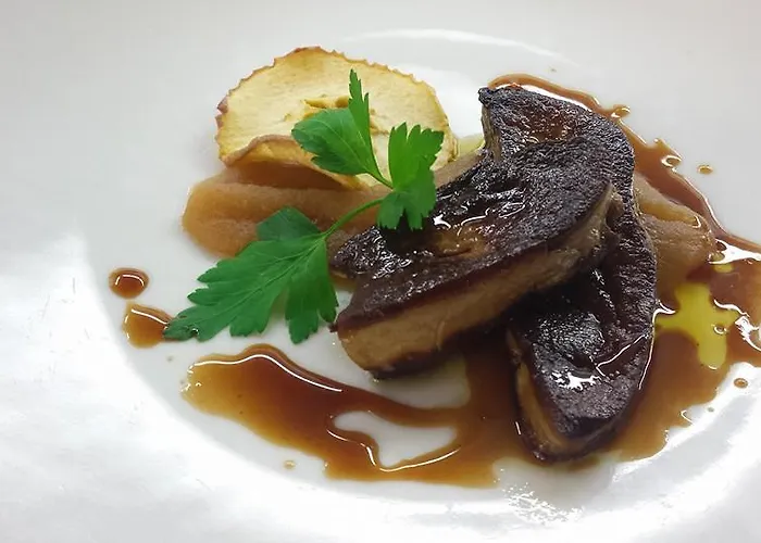 Logis - Le Pont Bernet - 2 Etoiles Et Restaurant فندق Le Pian-Médoc