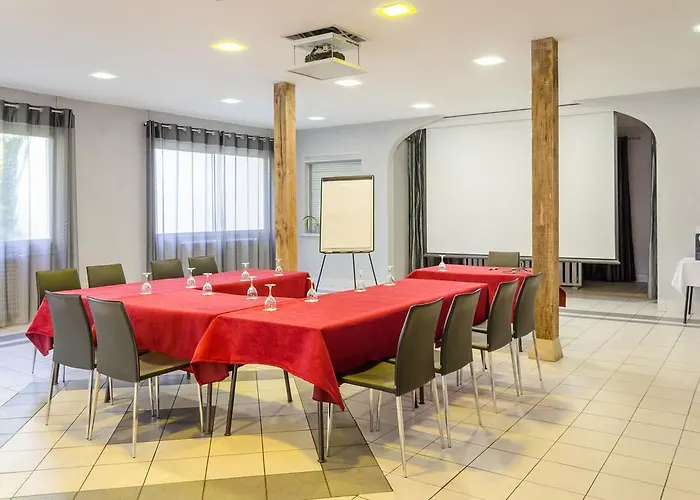 Logis - Le Pont Bernet - 2 Etoiles Et Restaurant