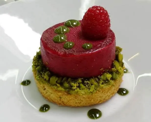 Hotell Logis - Le Pont Bernet - 2 Etoiles Et Restaurant