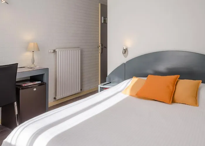 فندق Logis - Le Pont Bernet - 2 Etoiles Et Restaurant