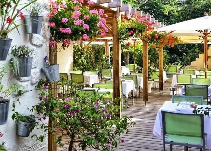 فندق Logis - Le Pont Bernet - 2 Etoiles Et Restaurant Le Pian-Médoc