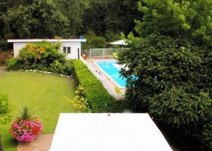 Logis - Le Pont Bernet - 2 Etoiles Et Restaurant Le Pian-Médoc